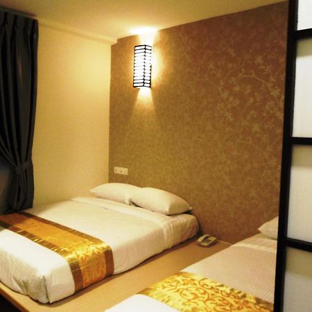 Eight Days Boutique Hotel - Mount Austin ジョホールバル エクステリア 写真