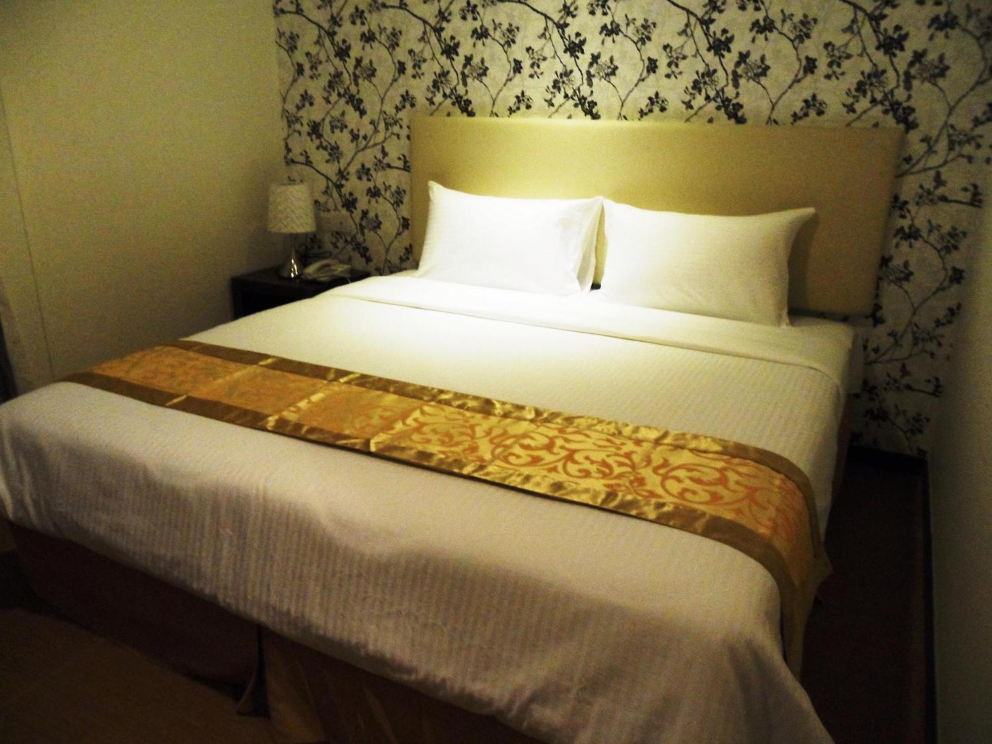Eight Days Boutique Hotel - Mount Austin ジョホールバル エクステリア 写真