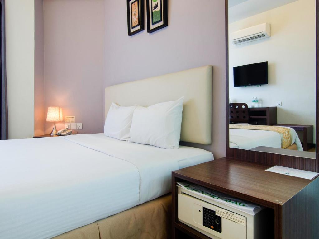 Eight Days Boutique Hotel - Mount Austin ジョホールバル エクステリア 写真