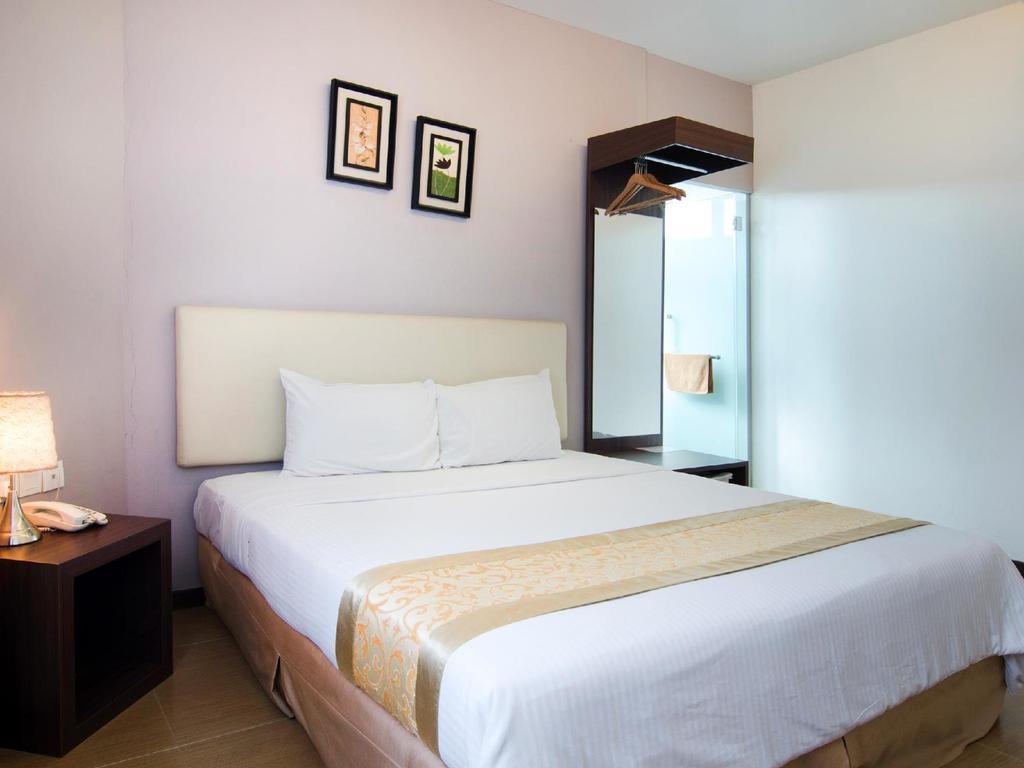 Eight Days Boutique Hotel - Mount Austin ジョホールバル エクステリア 写真