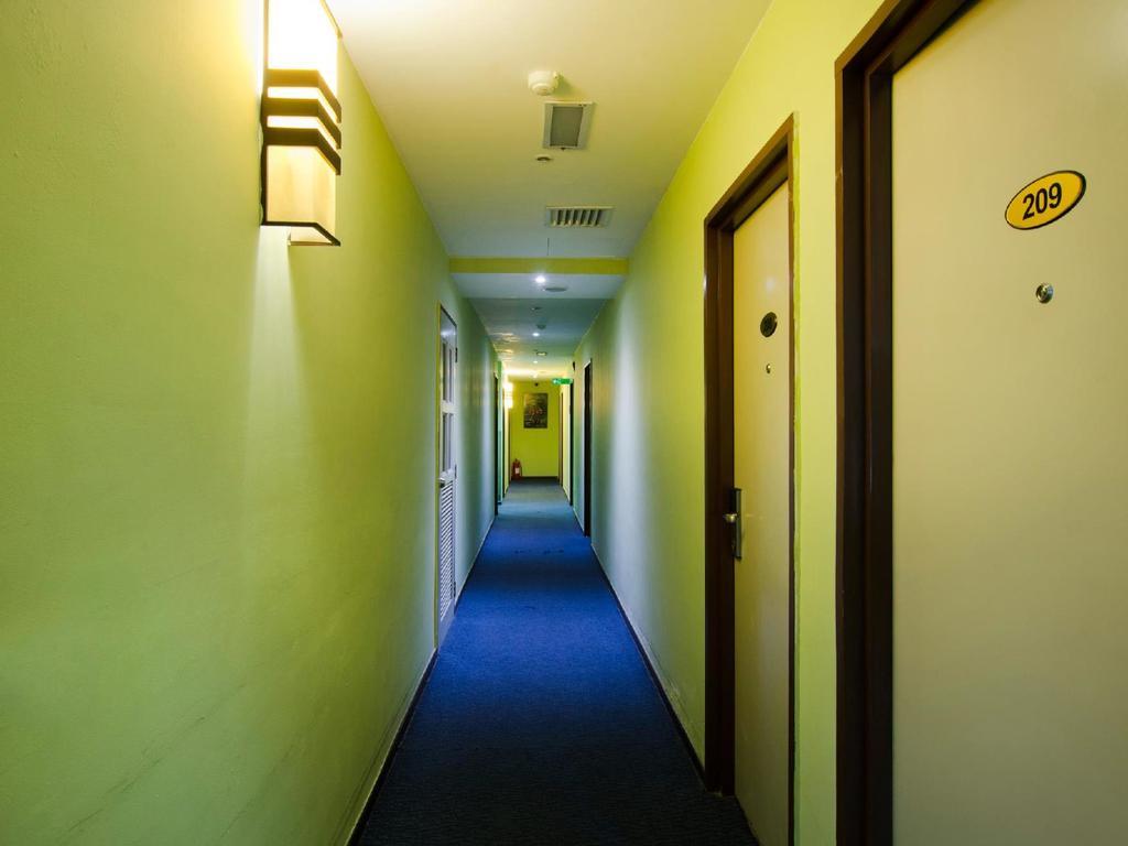 Eight Days Boutique Hotel - Mount Austin ジョホールバル エクステリア 写真