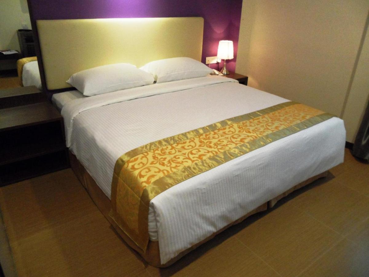 Eight Days Boutique Hotel - Mount Austin ジョホールバル エクステリア 写真