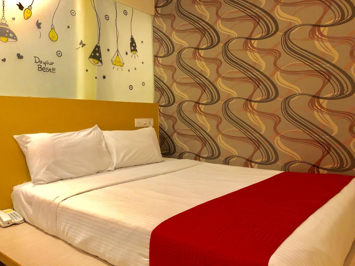 Eight Days Boutique Hotel - Mount Austin ジョホールバル エクステリア 写真